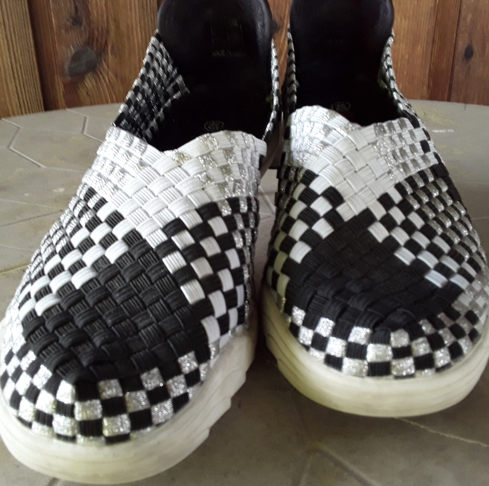 Bernie  Mev slip on silver black & white....